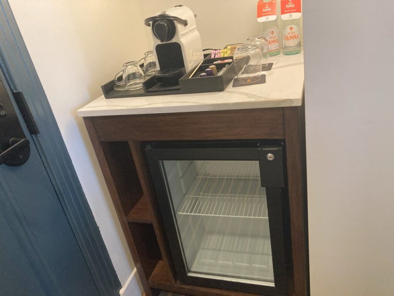 冷蔵庫(閉じた状態)