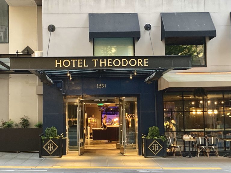 エントランス外観②