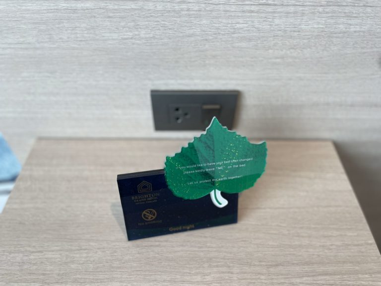 ベット脇のコンセント