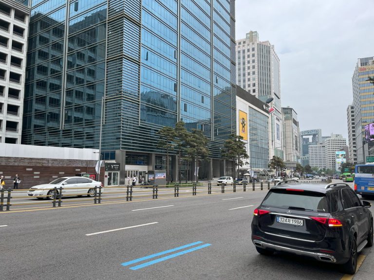 ホテルが接している道路