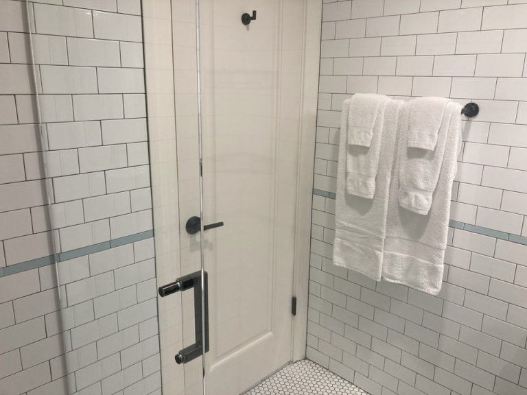 バスルーム内から入口