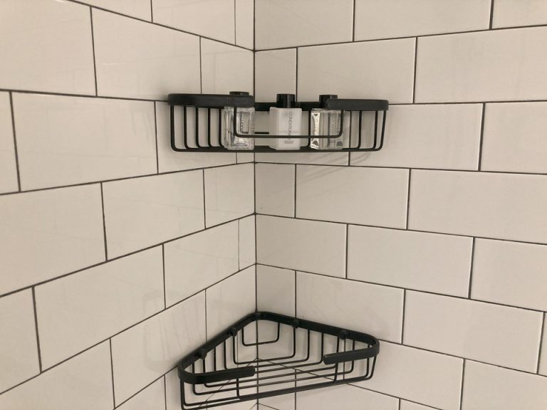 シャワールームのラック