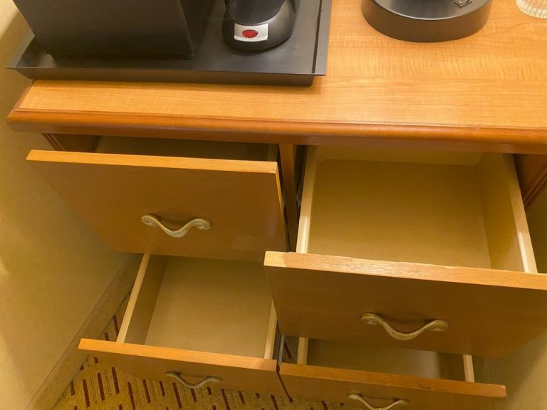 コーヒーステーション下には深さのある4つの引き出しもありました