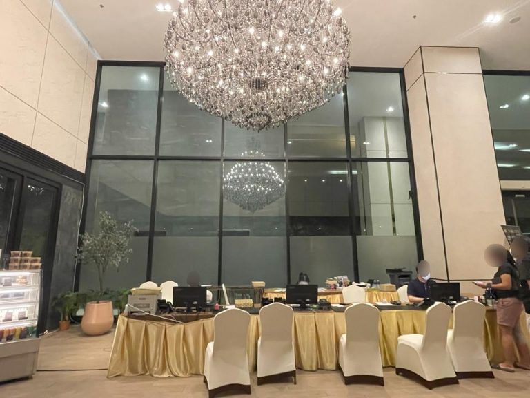 チェックインカウンター