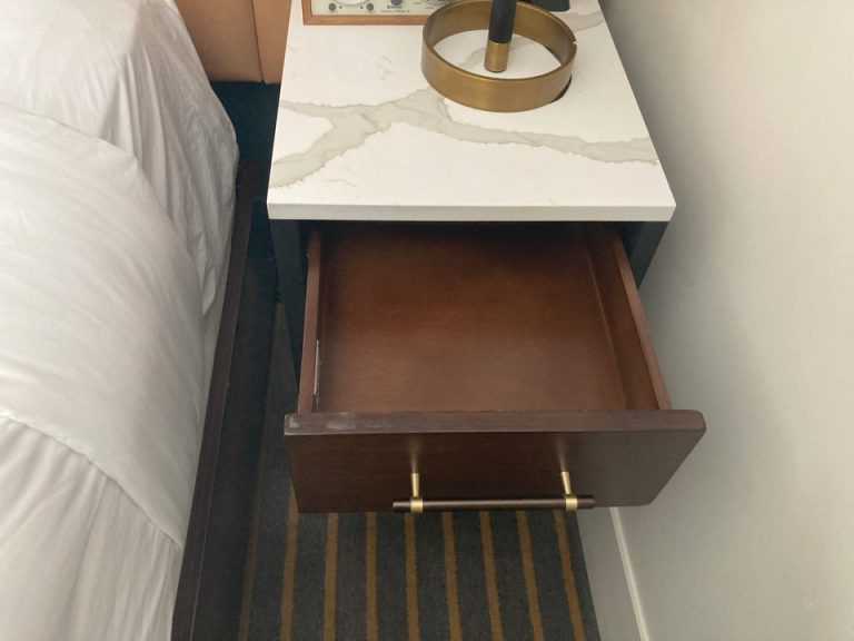 サイドテーブル引き出し