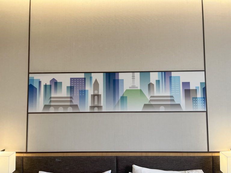 ベッド上の絵②