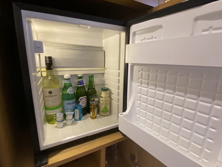 冷蔵庫内のミニバー2