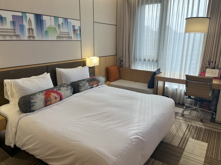 ダブルベッド①