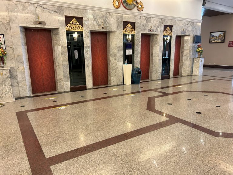 エレベーターホールフロント階