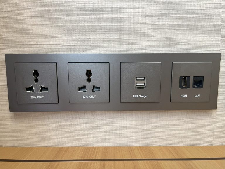 USBも使用できるプラグ