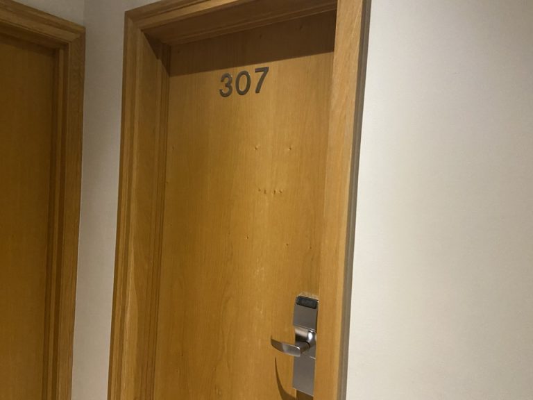 客室ドア外から