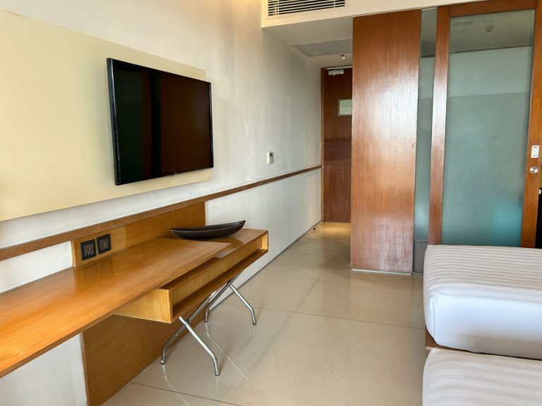 客室全体窓際方向