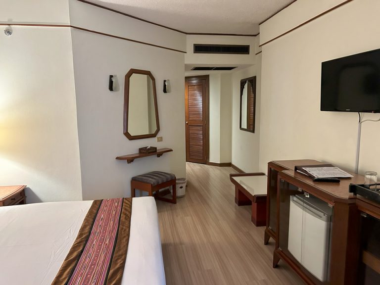 客室全体窓際方向