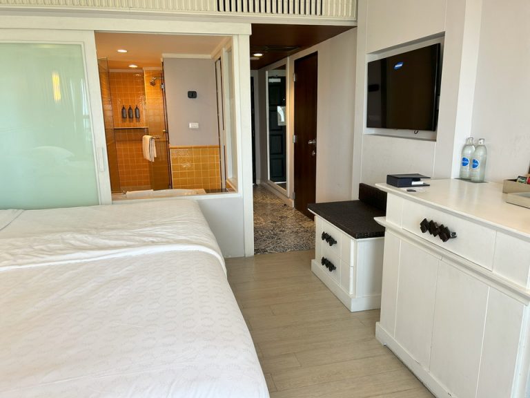 客室全体窓際方向