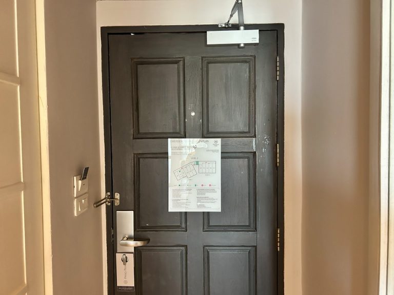 客室入口内観ドア