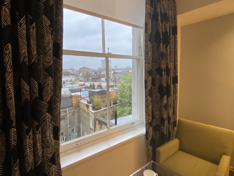 室内から見た窓