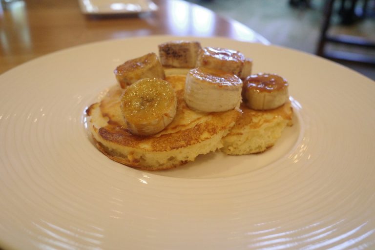 オーダーした朝食(バナナパンケーキ)