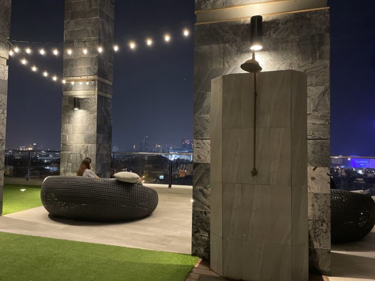 プールのシャワー