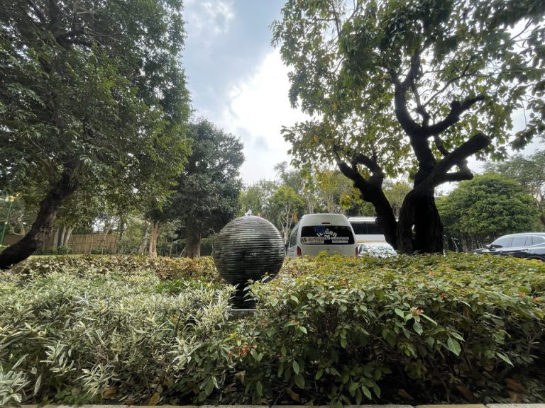 エントランス前の駐車場