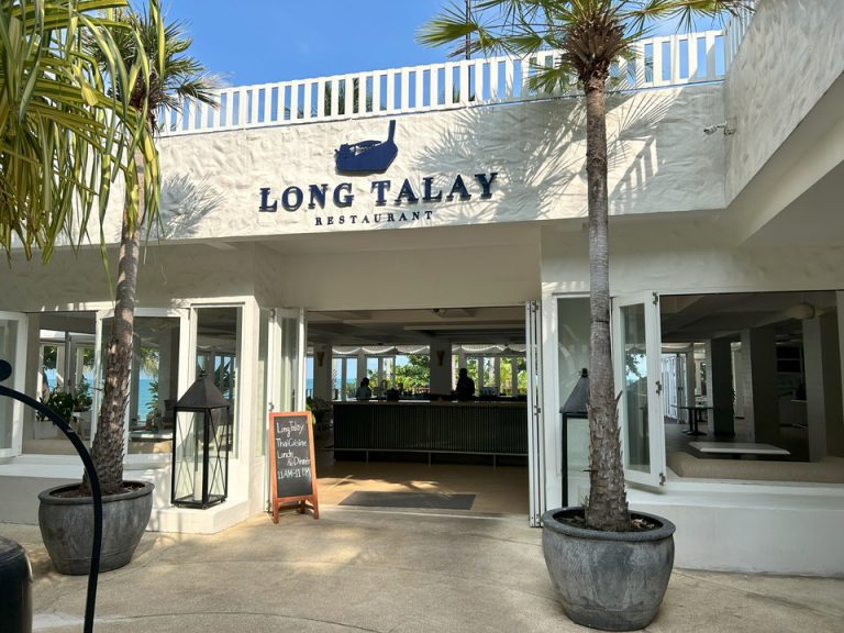 レストラン外観入口