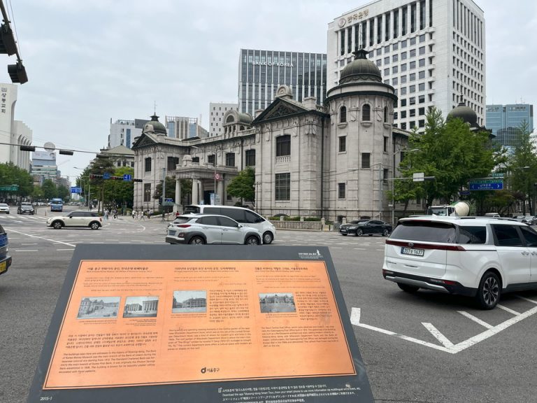 歴史的建造物も近い