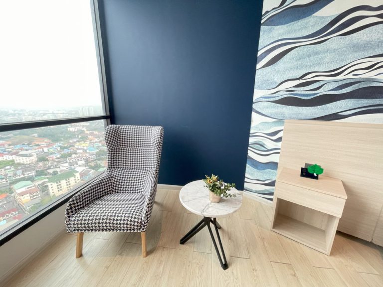 ソファーとテーブル