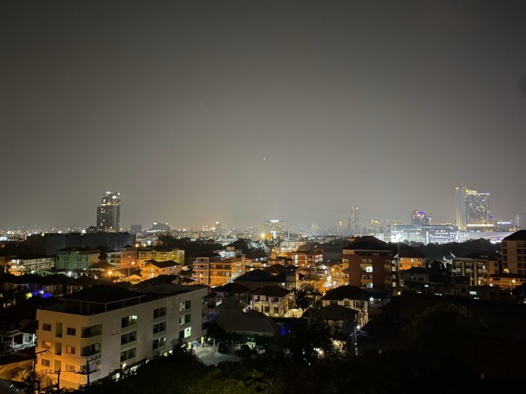 プールからの眺め(2)