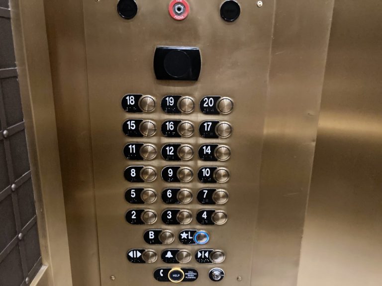 エレベーター階数ボタン