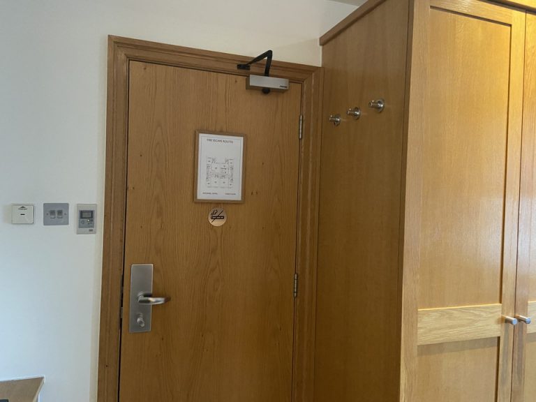 客室ドア中から2