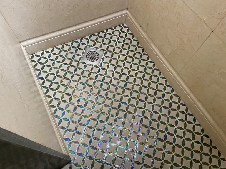 シャワールーム 床