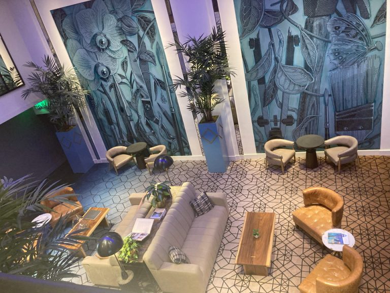 ロビー上からの眺め