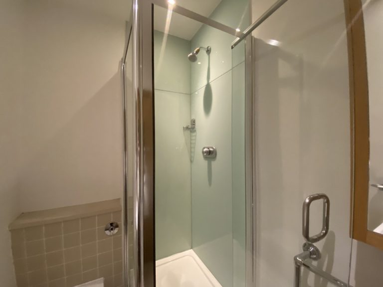 シャワー室全体