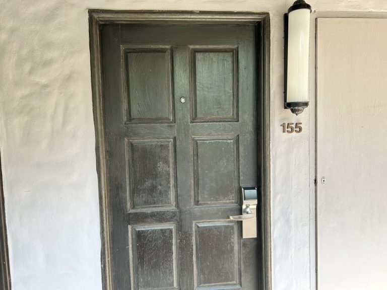 客室入口外観ドア