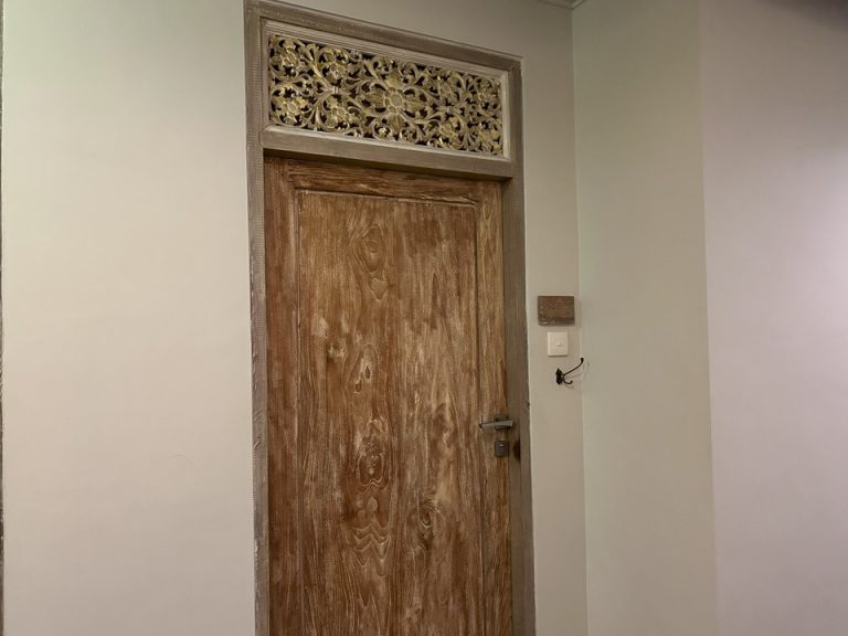 客室入口外観ドア