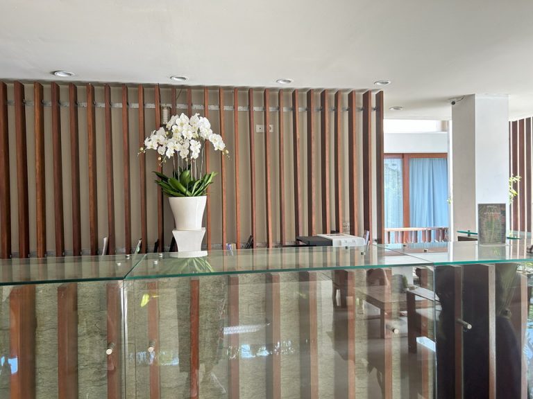 フロントカウンター