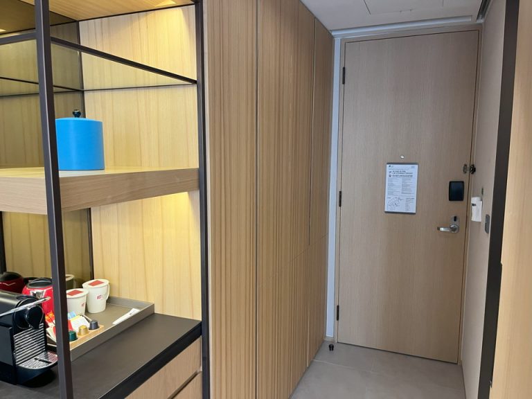 客室入口内観ドア②