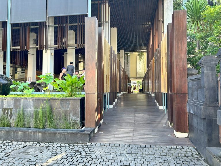 エントランス外観