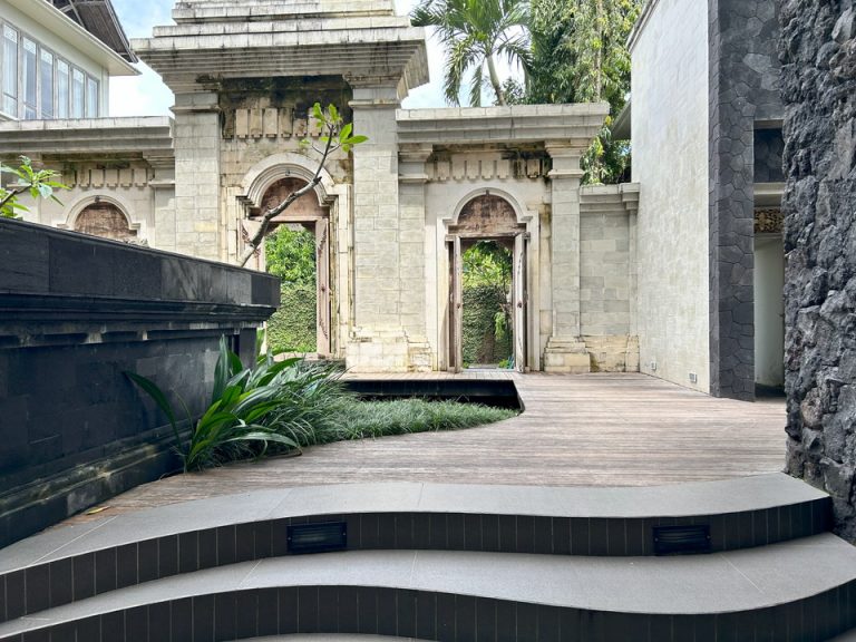 エントランス外観