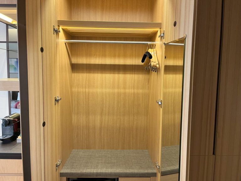 クローゼット内①