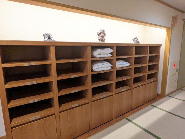 客室階廊下沿いに枕処