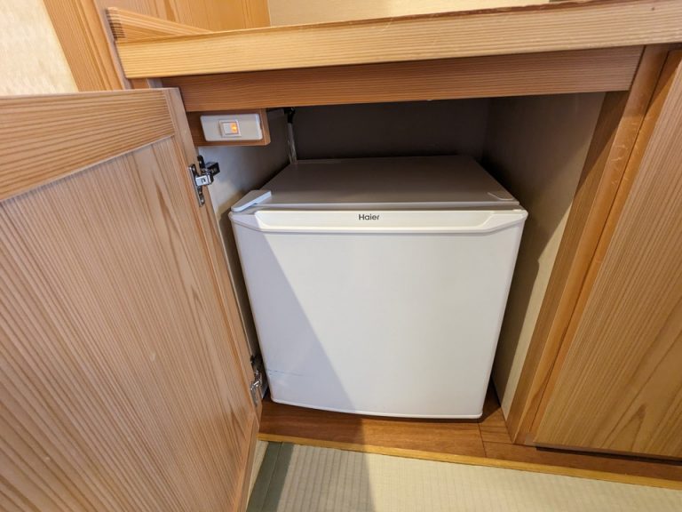 冷蔵庫閉じた状態