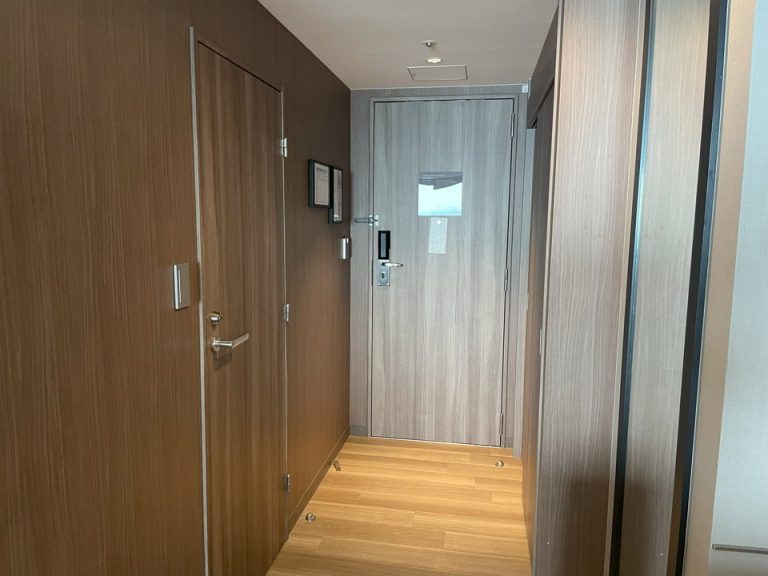 内側から見たドア