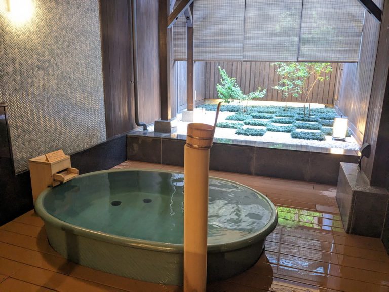 貸切風呂「陶酔の詠」元々マイクロバブルで白濁していたが、現在故障中