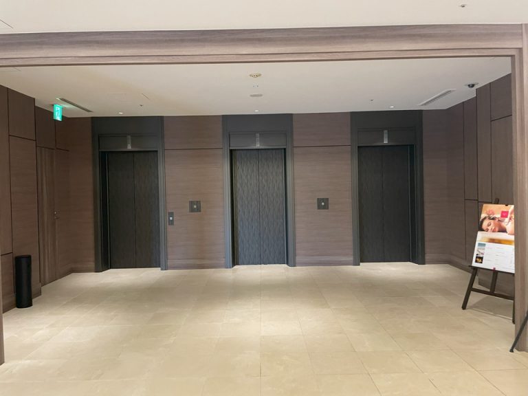フロント階エレベーターホール(1)