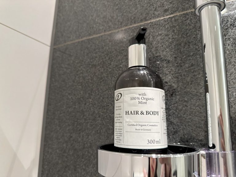 アメニティ 個包装のアメニティはなく、ボディソープとシャンプーのオールインワン型のアイテムが置いてありました。