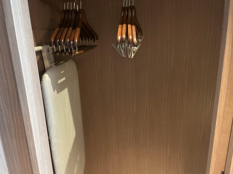 クローゼット内ハンガー