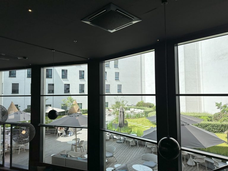 テラス&中庭 朝食もテラスでいただけます。