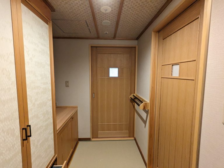 入口から客室方向