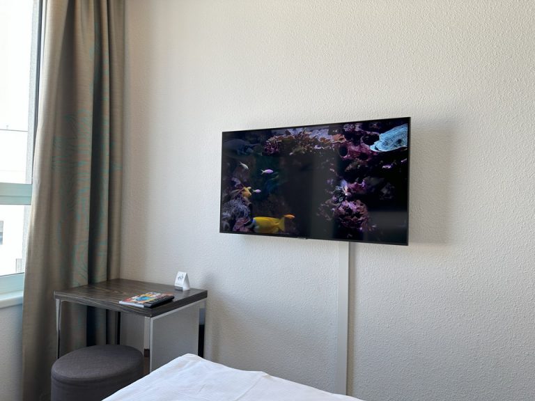 ベット方向からTV NHK worldを視聴できました。