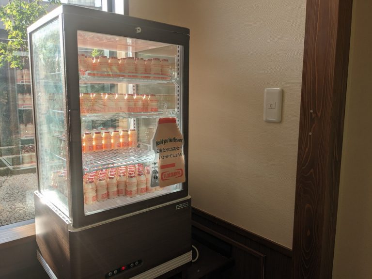 朝は詠花で乳酸菌飲料も